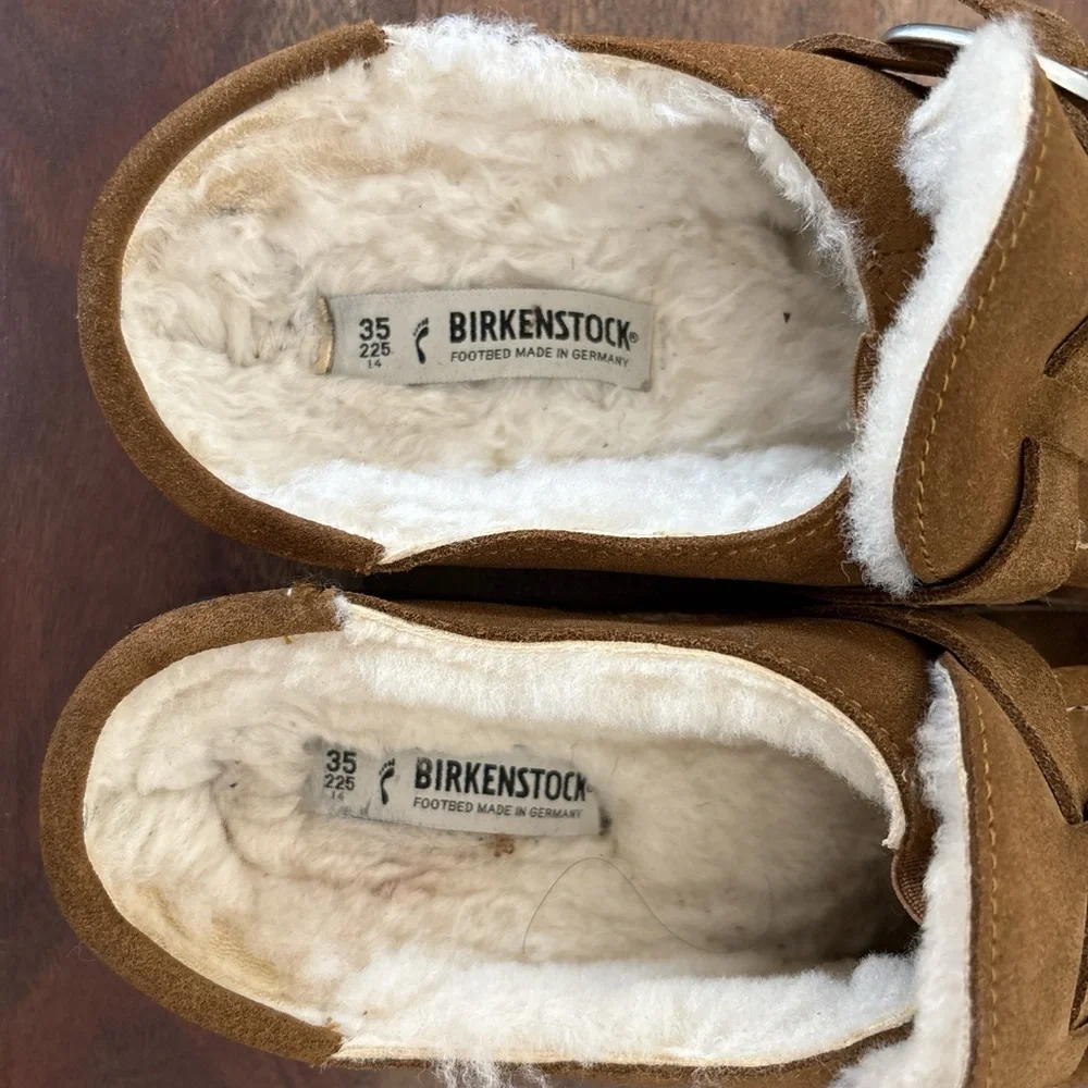 Birkenstock kids Tan Suede Slip-On Loafers. 35 US 3.5